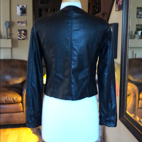 Clothes by Revue - Picture 4 of 4